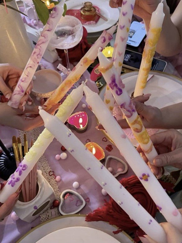 Sveču apgleznošana ar sveķiem