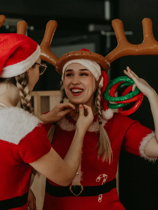 2 Ruķi ar sarkanām kleitām2