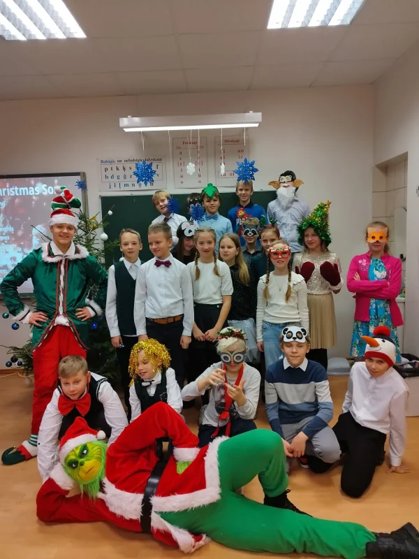 Griņčs un Rūķis cimos pie 4. klases